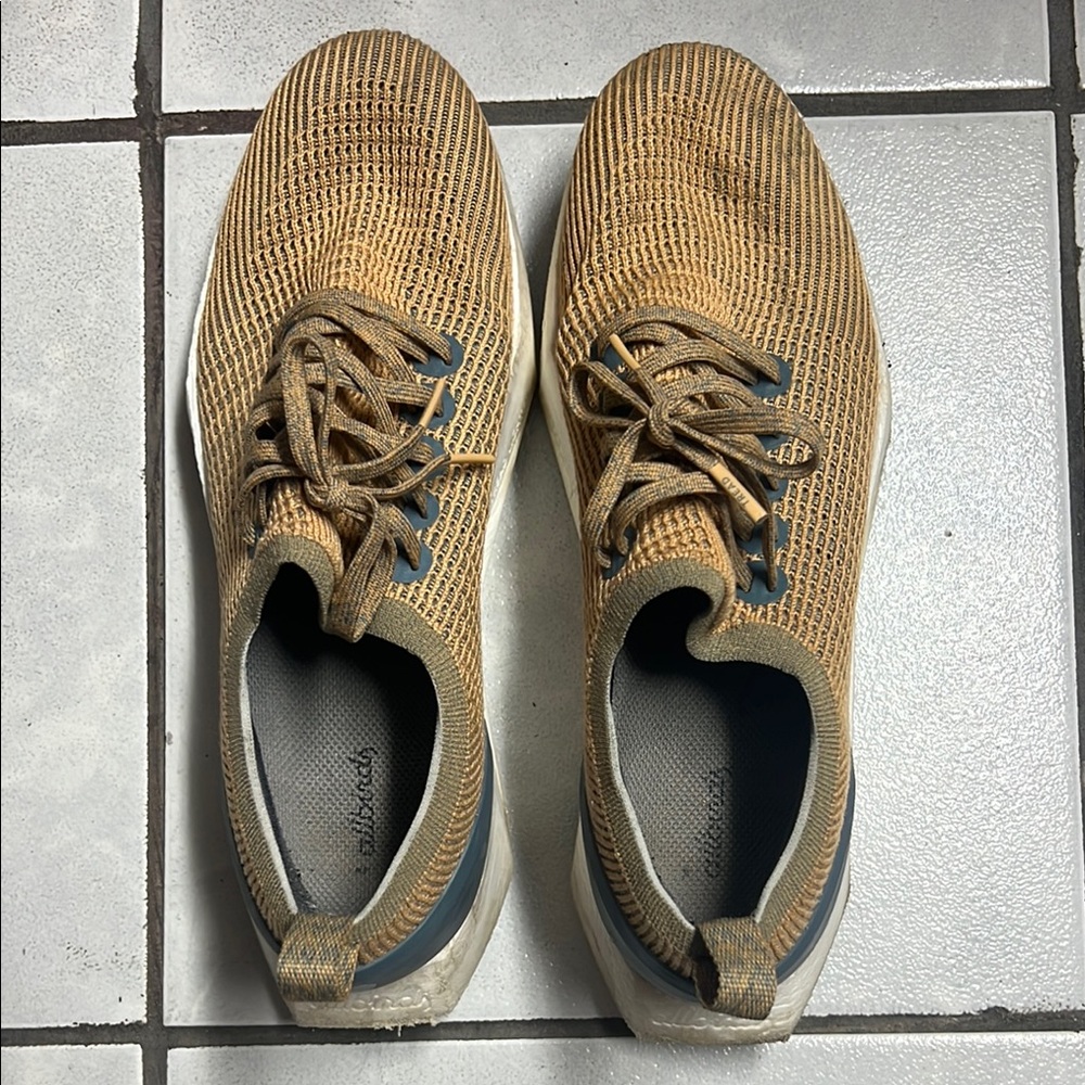 Men's Tan Athletic Shoes
